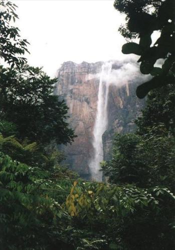 Najwyższe wodospady świata - 419px-Salto_Angel.jpg